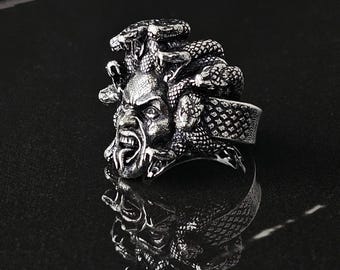 Anillo Medusa de plata esterlina: joyería gótica hecha a mano
