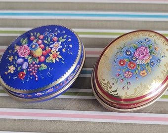 Vintage ovale blikken pillendoosjes, The Chambers Candy Company, blauwe en rode bloemen.