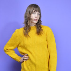 Vintage yellow classic knitted wool 80&#39;s sweatshirt {W109}