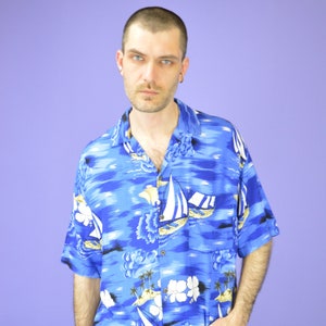 Vintage blue graphic Hawaiian short sleeve shirt {K86}