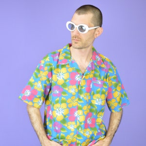 Vintage multicolour graphic hawaiian festival shirt {K68}
