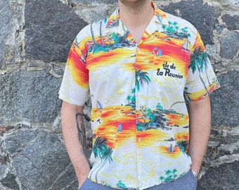 Vintage multicolour graphic HAWAIIAN print shirt {K414}