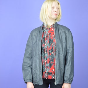 Vintage Black 80’s Leather Bomber Jacket – Retro, Iconic Style {W466}