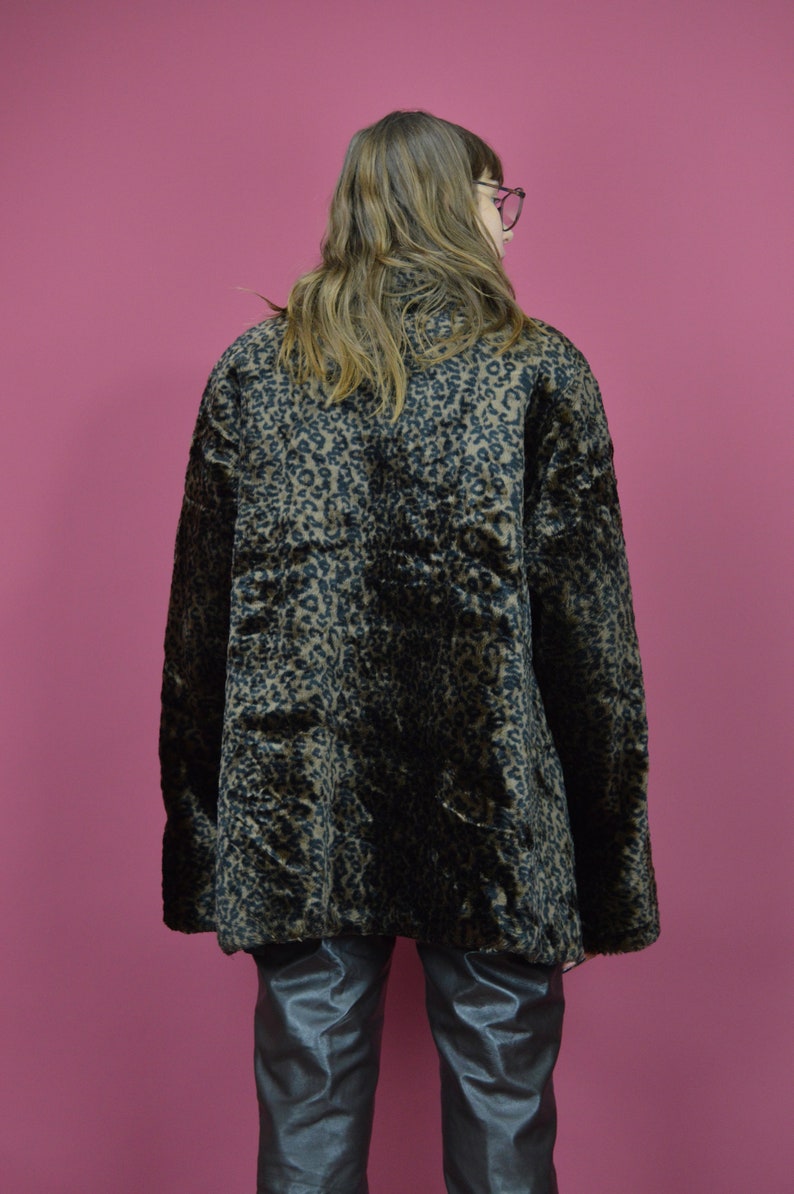 Vintage dark brown cheetah print faux fur coat W12 imagem 3