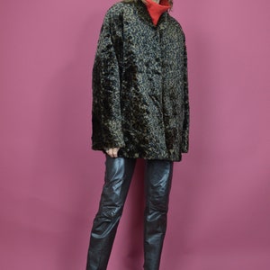 Vintage dark brown cheetah print faux fur coat W12 imagem 5