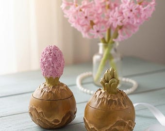 Hyacinth Soy Candle in Handmade Floral Plaster Planter, 130 ml