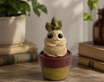 Mandrake Soy Candle in Handmade Planter – Fantasy Herbal Candle – Gift for Book Lovers – Witchy Decor – Cozy Cottagecore Home Gift