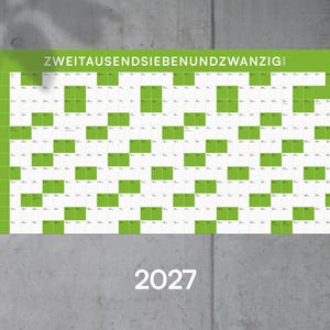 Könnte beinhalten: Ein Wandkalender für das Jahr 2027 mit einem horizontalen Rasterlayout. Das Design verwendet ein helles Limettengrün und Weiß mit dem Text ZWEITAUSENDSIEBENUNDZWANZIG in grüner Schrift oben und der Jahreszahl 2027 am unteren Rand.
