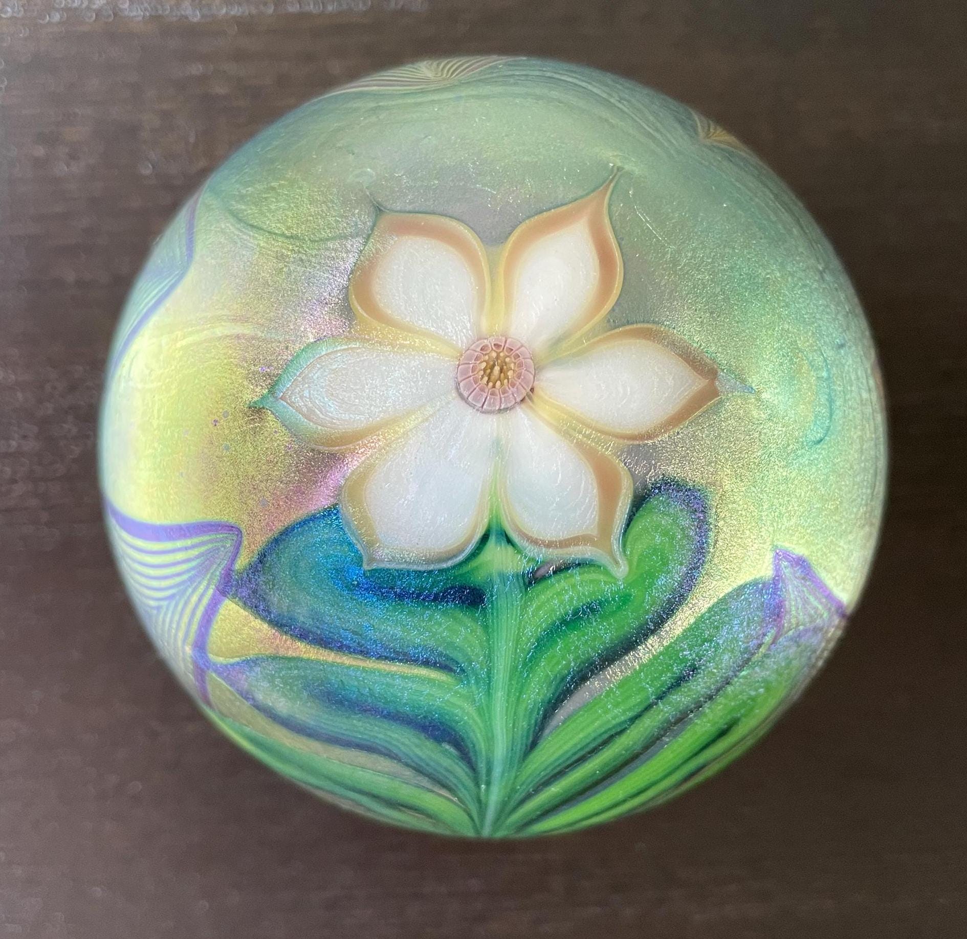 アメリカ　Orient & Flume Art Glass　フラワーベース Orient & Flume Uranium GLOWS Pulled Feather Iridescent