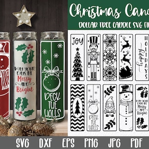 Puede incluir: Tres frascos de velas con temática navideña con diferentes diseños. Los frascos están etiquetados como "May Your Days Be Merry and Bright", "Deck the Halls" y "Joy". La imagen también incluye un conjunto de 10 archivos SVG para crear diseños de velas navideñas.