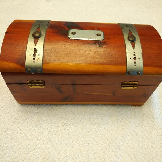 Antique CEDAR JEWELRY CHEST With Arched Top, Metal Ha… Gem