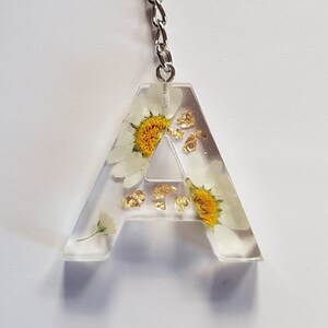 Llaveros de letras de resina con flores reales Diseña el tuyo propio