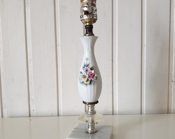 Vintage 1940er Jahre Porzellan Tischlampe - Romantisches Dekor