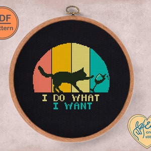 Schema punto croce gatto PDF. Schema punto croce con citazioni divertenti. Divertente motivo da ricamo. Decorazioni per la casa moderne fai da te. Arte del gatto divertente.