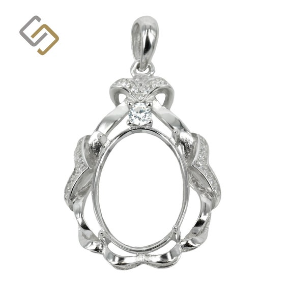 Oval pendant with classic twisty rope embellishment and soldered loop /& bail in sterling silver.
