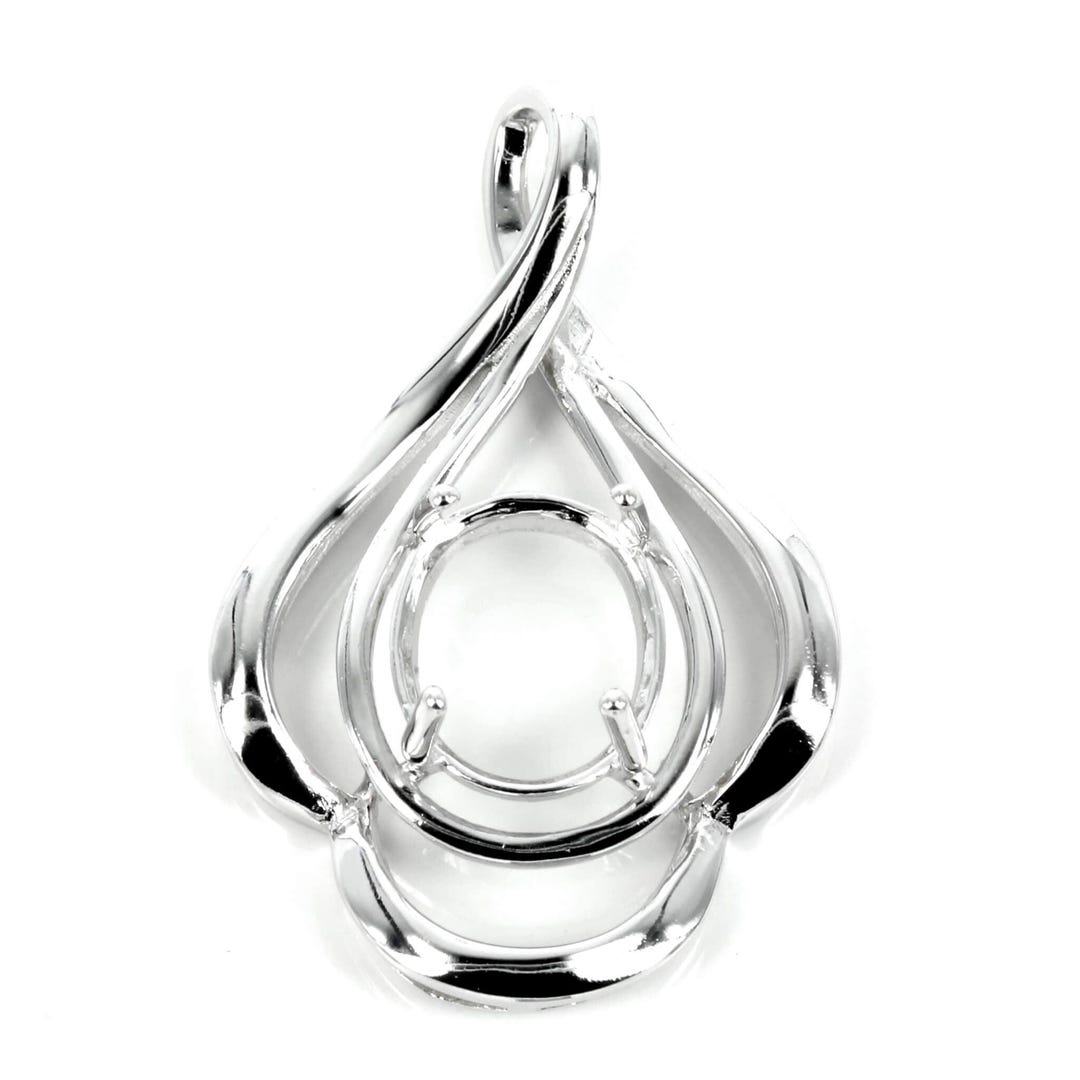 Framed Oval Pendant Necklace