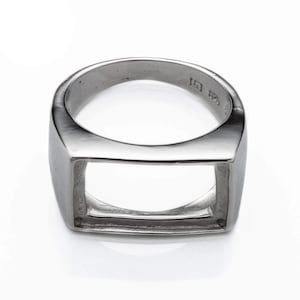 Simple Rectangular Ring with Rectangular Bezel Mounting in Sterling Silver 10x16mm | MTR071