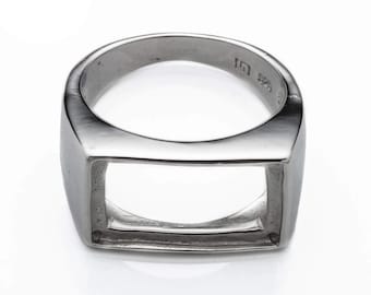Simple Rectangular Ring with Rectangular Bezel Mounting in Sterling Silver 10x16mm | MTR071