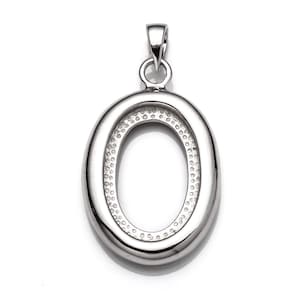Colgante ovalado con engaste en bisel ovalado y enganche en plata de ley de 12 x 19 mm MTP267