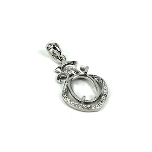 Engaste de colgante ovalado con circonitas cúbicas y montaje de puntas ovaladas que incluye fianza en plata de ley 9x13 mm / MTP449
