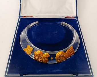 The Mancadori team rare choker necklace in lucite and 750 gold plates, vintage design