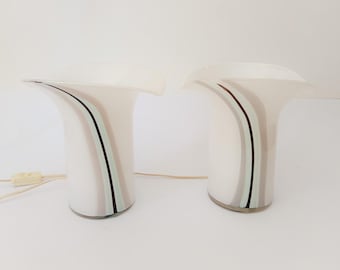 Par de lámparas de mesa Calla Veart en cristal de Murano blanco con bandas de pantalla vintage de los años 80