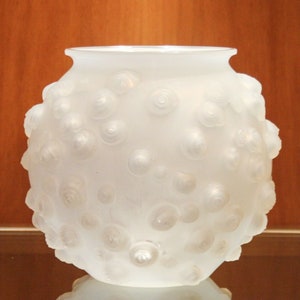 Renè Lalique France Palissy vase in white glass, vintage 1926 glass art nouveau liberty