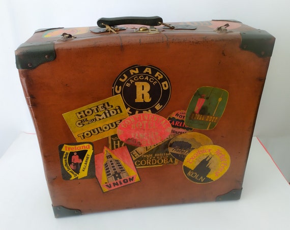 Valigia vintage anni 50 con adesivi di hotel suitcase case baule midcentury  modern design marrone da viaggio travel borsa quadrata -  Italia