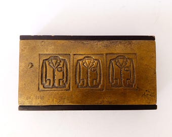 Tino Stefanoni Giacche multiple bronze sculpture on a vintage wooden base from the 1970s
