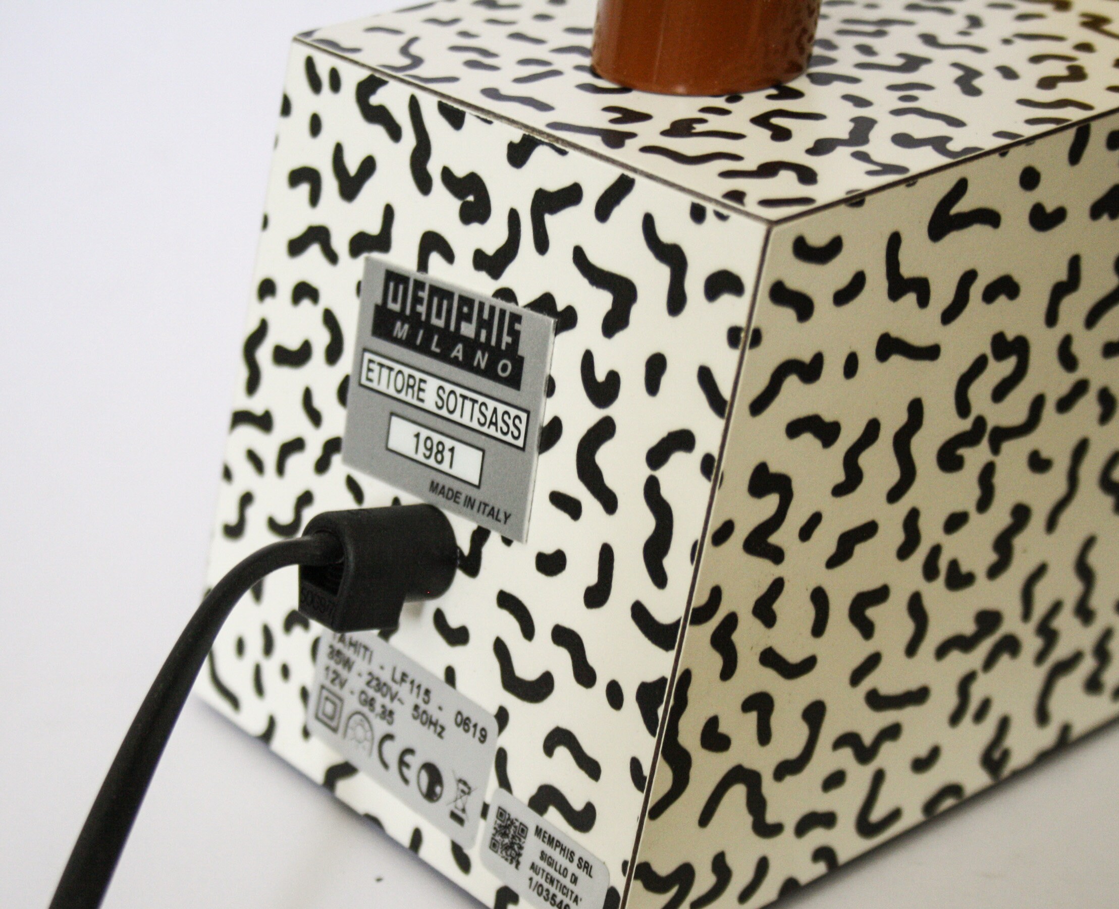 Tahiti Desk Light Table Lamp Memphis Design Ettore Sottsass 1981 Tahiti Desk Light Table Lamp Memphis Design Ettore Sottsass 1981
