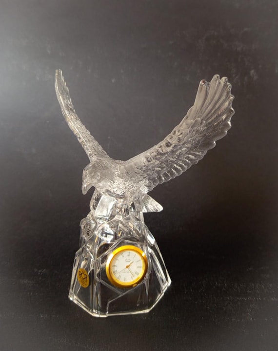 Crystal Sculpture Figurine Depicting Eagle on Rock RCR With