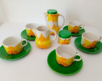 Ceramic service for 5 people from tea set Sic vintage space age design 70s green yellow