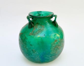 Murano glazen vaas met een vintage, smaragdgroene, door Paolo Rossi ontworpen, uitgegraven effect, gemaakt in Italië.
