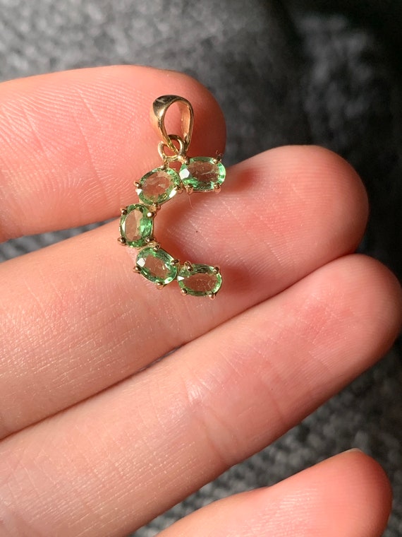 Sweet 9ct gold peridot pendant