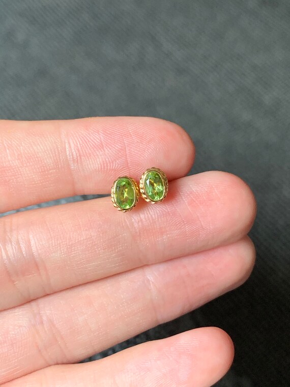Beautiful 9ct gold peridot earrings