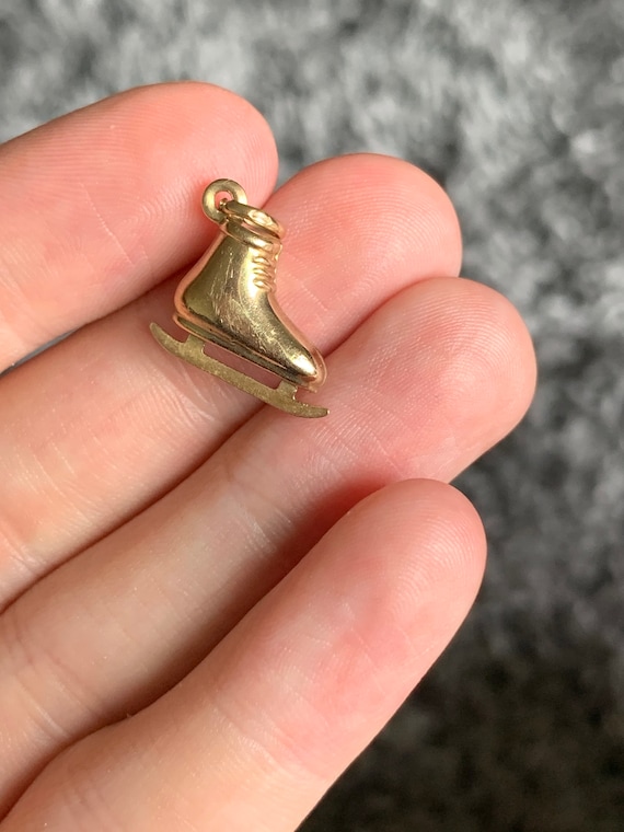 9ct gold ice skating charm