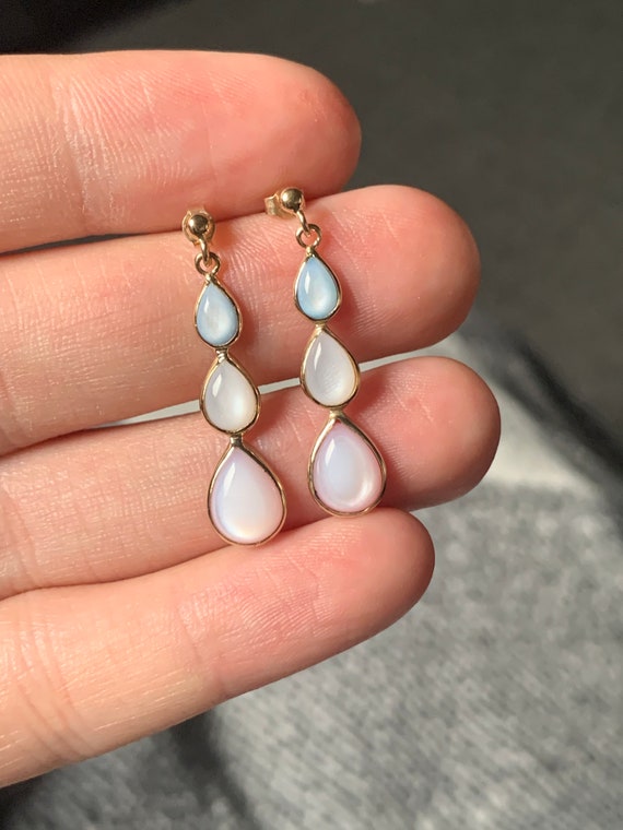 Stunning 9ct gold mother of pearl earrings