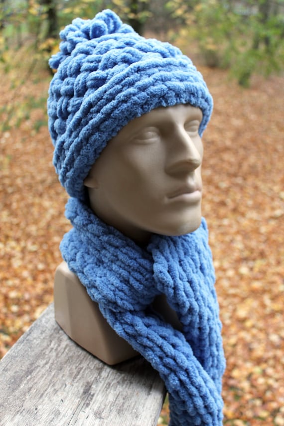 Gorro y bufanda de tejer en color azul, hilo Alize Puffy
