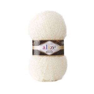 Puede incluir: Un ovillo de hilo blanco etiquetado como "alize' naturals boucle" con las palabras "wool & cotton" impresas en la etiqueta.