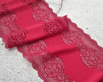 Puede incluir: Borde de encaje rojo con borde festoneado y patrón floral.