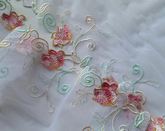 2.18 yards White Embroidered Lace Trim – Soft Floral Design, 14.5 cm/ 5.7" Wide, Nr 010