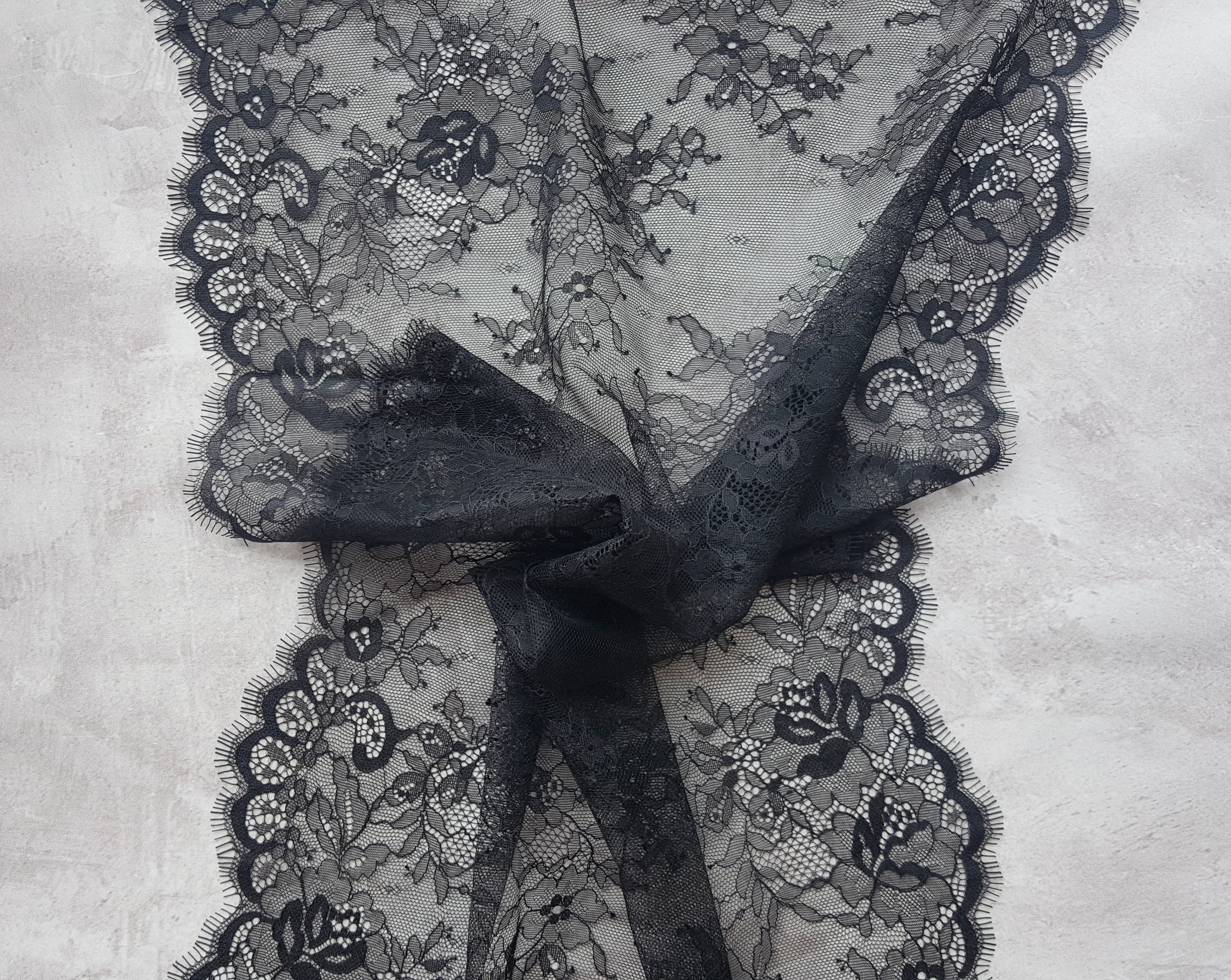 3.5 Floral Galloon Lace Ladder Center-Black<>Chantilly / Eyelash Lace
