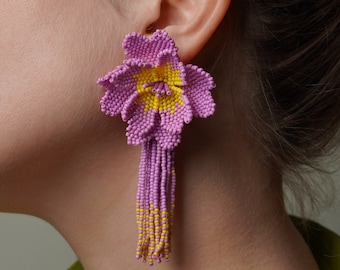 Boucles d'oreilles grande fleur, Boucles d'oreilles à pampilles, Grandes boucles d'oreilles florales, Boucles d'oreilles perlées, Fleur perlée, Boucles d'oreilles longues franges, Bijoux de demoiselle d'honneur