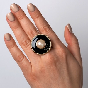 Round Vintage Pearl Ring Black Enamel Chunky Ring Oversized gold ring 80s jewelry image 1