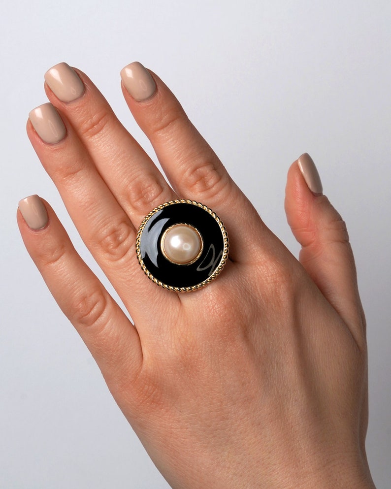 Round Vintage Pearl Ring Black Enamel Chunky Ring Oversized gold ring 80s jewelry image 1