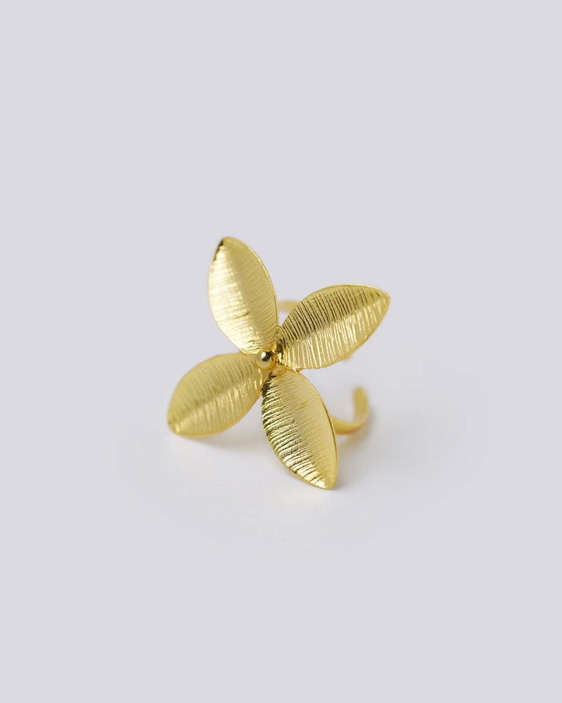 Flower Leaf Gold Ring Big Statement Textured Large Unique Brushed Matt Contemporary Modern Bold Geometric Unique image 3
