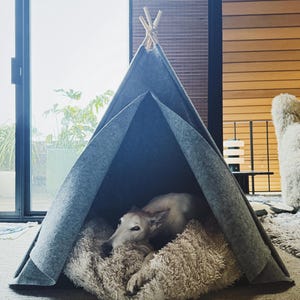 Mini tipi hondenbed huisdier huis ligstoel hoes puppytent met zwart kussen vriendelijk vilt sterk piramide gezellig relaxkussen bed honden, kat, konijn