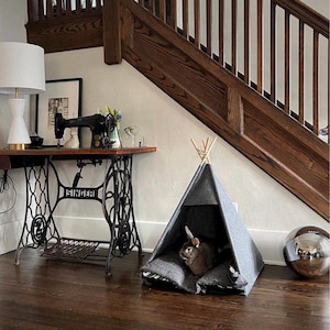 Bunny bed, Katzen bett Rabbit bed, cat bed, cat sleep space, rabbit rest tent gray felt tent for animal rest sleep dog bed, Personalized