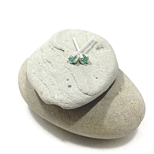 Tiny princess cut emerald and silver stud earrings, Square emerald earrings, Minimalist emerald, Tiny green earrings, Sterling and emerald