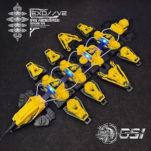 Puede incluir: Juego de tres tazas de cerámica con acabado mate moteado. Cada taza presenta un color diferente: azul claro, crema y gris. Las tazas tienen un diseño simple y moderno con forma redondeada y un asa cómoda.